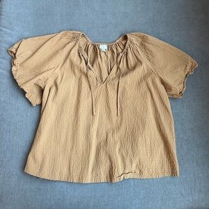 Women’s XL top with wide sleeves